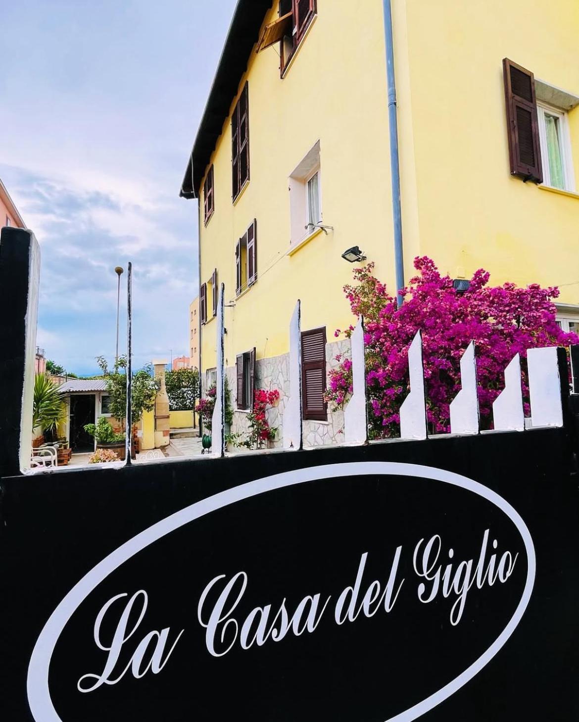 فندق La Casa Del Giglio ألبينغا المظهر الخارجي الصورة